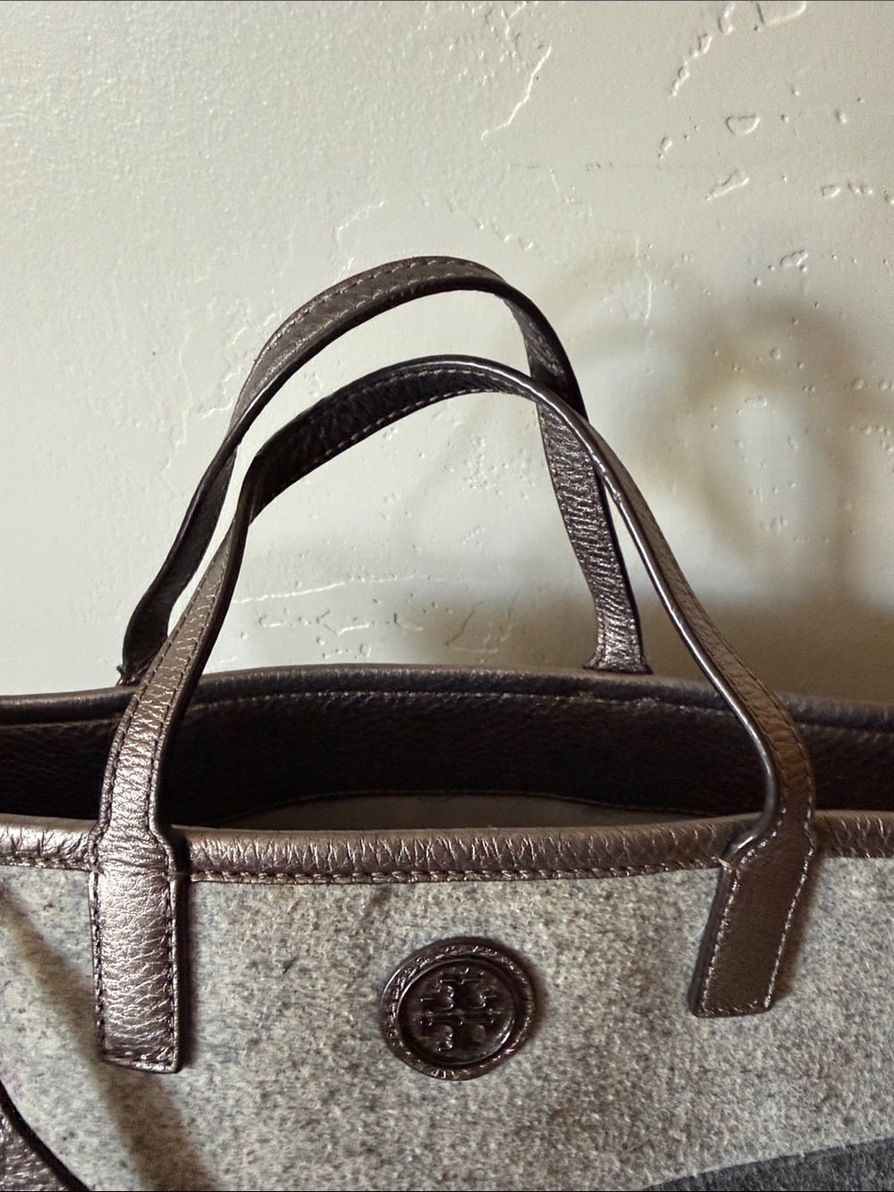 Tory Burch Two-Tone Gray Wool Shoulder Bag with Metallic Trim - Picture 6 of 12